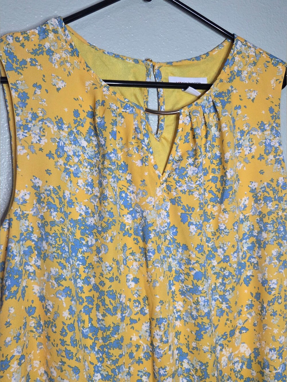 Liz Claiborne-Yellow Floral Sleeveless Blouse with Gold Ring Detail – Size XL - Picture 4 of 8